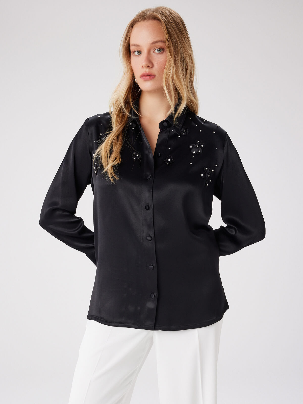 Taşlı Çiçek Aplikeli Saten Tunik W27TNK018