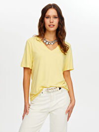 V Yaka Kısa Kol T-Shirt W26TSH008