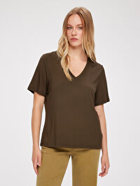 V Yaka Kısa Kol T-Shirt W27TSH001