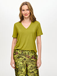 V Yaka Kısa Kol T-Shirt W27TSH001