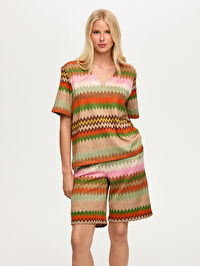 Resort Renkli Zigzag Desen V Yaka Kısa Kol Bluz S26BLZ047