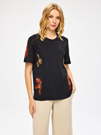 Resort Renkli Çiçek Detaylı Yuvarlak Yaka Tshirt S26TSH112