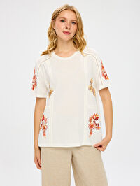 Resort Renkli Çiçek Detaylı Yuvarlak Yaka Tshirt S26TSH112