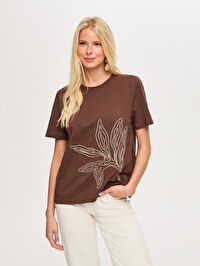 Resort Önü Kordone Yaprak Nakış Detaylı Bisiklet Yaka Pamuklu Tshirt S26TSH114