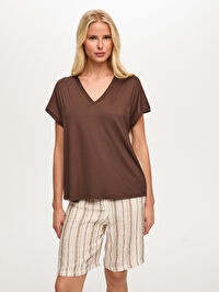 Resort Arkası Çizgili Dokuma Garnili V Yaka Tshirt S26TSH115