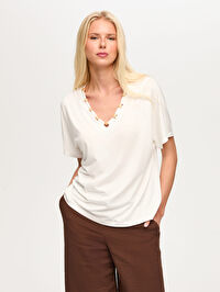 Resort Yakası Boncuk Detaylı V Yaka Tshirt S26TSH116