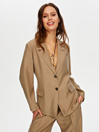 Arkası Yırtmaç Ve Bağcık Detaylı Modallı Blazer Ceket W26CKT005
