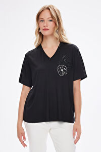 Taş Boncuk Aplikeli V Yaka Tshirt W27TSH096